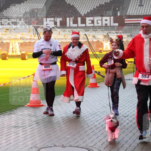 07.12.2025 - St. Pauli X-Mass-Run No. 15 Luisa Fischer http://msf.ph/oto/9384854 07.12.2025 11:31:36 Ziel 865, 870, 15, 554, 20, 203, 329, 331, 487, 539, 554, 579, 581, 848, 872, 1595, 1755, 2017, 2307, 2308, 2311, 2314, 2317, 2319, 2428, 2429, 2430, 2449, 2450, 2492, 2493, 3181, 3182, 3184, 3238, 3239, 3328, 3352, 3436, 3600, 4105 meine-sportfotos.de