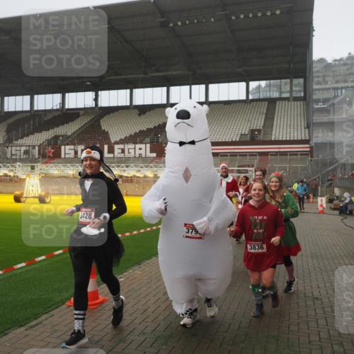07.12.2025 - St. Pauli X-Mass-Run No. 15 Fabian Wolf http://msf.ph/oto/9384865 07.12.2025 10:12:46 Ziel 9, 18, 938, 2770, 3040, 3428, 3514, 3551, 3557, 3585, 3799, 3834, 3836 meine-sportfotos.de