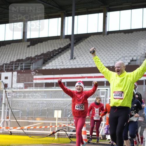 07.12.2025 - St. Pauli X-Mass-Run No. 15 Patografie http://msf.ph/oto/9384867 07.12.2025 10:28:41 Ziel 1095, 1566, 2046, 2051, 2397, 2912, 2913, 3209, 3218, 3377, 4414, 4446, 4449, 4450, 4543, 4544 meine-sportfotos.de