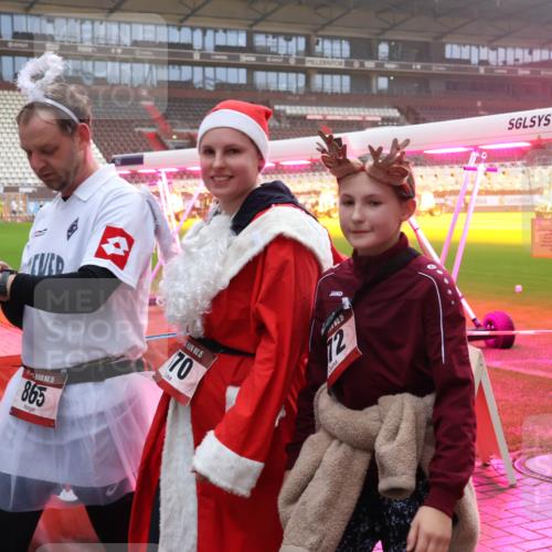 07.12.2025 - St. Pauli X-Mass-Run No. 15 Luisa Fischer http://msf.ph/oto/9384868 07.12.2025 11:31:44 Ziel 865, 5, 15, 70, 11, 12, 203, 329, 331, 539, 554, 1595, 1755, 2017, 2428, 2429, 2430, 2449, 2450, 2492, 2493, 3087, 3181, 3182, 3184, 3238, 3239, 3328, 3352, 3436, 3600, 4105 meine-sportfotos.de