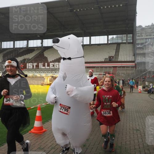 07.12.2025 - St. Pauli X-Mass-Run No. 15 Fabian Wolf http://msf.ph/oto/9384874 07.12.2025 10:12:46 Ziel 9, 18, 938, 2770, 3040, 3428, 3514, 3551, 3557, 3585, 3799, 3834, 3836 meine-sportfotos.de