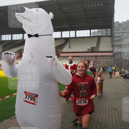 07.12.2025 - St. Pauli X-Mass-Run No. 15 Fabian Wolf http://msf.ph/oto/9384881 07.12.2025 10:12:47 Ziel 9, 18, 938, 2770, 3040, 3428, 3514, 3551, 3557, 3585, 3799, 3834, 3836 meine-sportfotos.de
