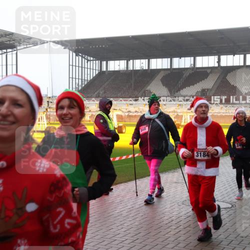 07.12.2025 - St. Pauli X-Mass-Run No. 15 Luisa Fischer http://msf.ph/oto/9384883 07.12.2025 11:31:47 Ziel 848, 3184, 2493, 2430, 203, 329, 331, 554, 1595, 1755, 2017, 2428, 2429, 2430, 2492, 2493, 3087, 3181, 3182, 3184, 3238, 3239, 3328, 3352, 3436, 3600, 4105 meine-sportfotos.de