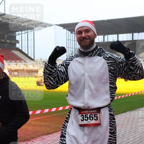 07.12.2025 - St. Pauli X-Mass-Run No. 15 Luisa Fischer http://msf.ph/oto/9384884 07.12.2025 10:16:20 Ziel 15, 264, 15, 3565, 1180, 1183, 394, 2545, 2546, 2641, 2645, 2652, 2658, 2659, 2745, 3053, 4455 meine-sportfotos.de