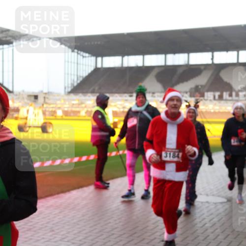 07.12.2025 - St. Pauli X-Mass-Run No. 15 Luisa Fischer http://msf.ph/oto/9384885 07.12.2025 11:31:47 Ziel 38, 3184, 203, 329, 331, 554, 1595, 1755, 2017, 2428, 2429, 2430, 2492, 2493, 3087, 3181, 3182, 3184, 3238, 3239, 3328, 3352, 3436, 3600, 4105 meine-sportfotos.de