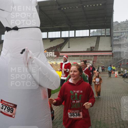 07.12.2025 - St. Pauli X-Mass-Run No. 15 Fabian Wolf http://msf.ph/oto/9384888 07.12.2025 10:12:47 Ziel 9, 18, 938, 2770, 3040, 3428, 3514, 3551, 3557, 3585, 3799, 3834, 3836 meine-sportfotos.de