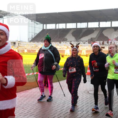 07.12.2025 - St. Pauli X-Mass-Run No. 15 Luisa Fischer http://msf.ph/oto/9384890 07.12.2025 11:31:48 Ziel 3184, 848, 487, 2493, 2430, 203, 329, 331, 554, 1595, 1755, 2017, 2428, 2429, 2430, 2492, 2493, 3087, 3181, 3182, 3184, 3238, 3239, 3328, 3352, 3436, 3600, 4105 meine-sportfotos.de