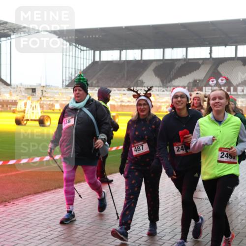 07.12.2025 - St. Pauli X-Mass-Run No. 15 Luisa Fischer http://msf.ph/oto/9384891 07.12.2025 11:31:48 Ziel 848, 487, 24, 2495, 2430, 203, 329, 331, 554, 1595, 1755, 2017, 2428, 2429, 2430, 2492, 2493, 3087, 3181, 3182, 3184, 3238, 3239, 3328, 3352, 3436, 3600, 4105 meine-sportfotos.de