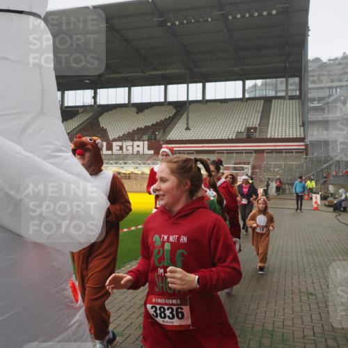 07.12.2025 - St. Pauli X-Mass-Run No. 15 Fabian Wolf http://msf.ph/oto/9384894 07.12.2025 10:12:47 Ziel 9, 18, 938, 2770, 3040, 3428, 3514, 3551, 3557, 3585, 3799, 3834, 3836 meine-sportfotos.de