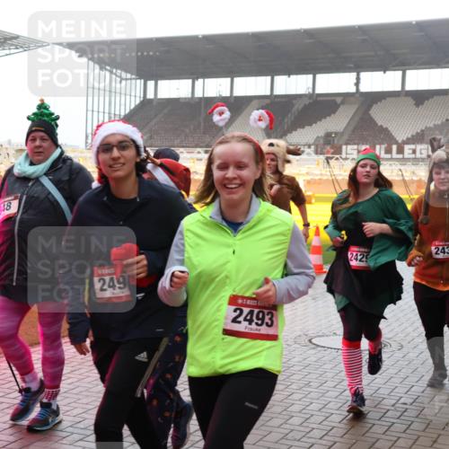 07.12.2025 - St. Pauli X-Mass-Run No. 15 Luisa Fischer http://msf.ph/oto/9384895 07.12.2025 11:31:49 Ziel 48, 249, 2493, 2429, 2430, 331, 203, 329, 331, 554, 1595, 1755, 2017, 2428, 2429, 2430, 2492, 2493, 2587, 2654, 3087, 3181, 3182, 3184, 3238, 3239, 3328, 3352, 3436, 3600, 4105 meine-sportfotos.de