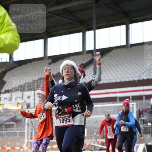 07.12.2025 - St. Pauli X-Mass-Run No. 15 Patografie http://msf.ph/oto/9384896 07.12.2025 10:28:42 Ziel 1095, 1566, 2046, 2051, 2397, 2912, 2913, 3209, 3218, 3377, 4414, 4446, 4449, 4450, 4543, 4544 meine-sportfotos.de