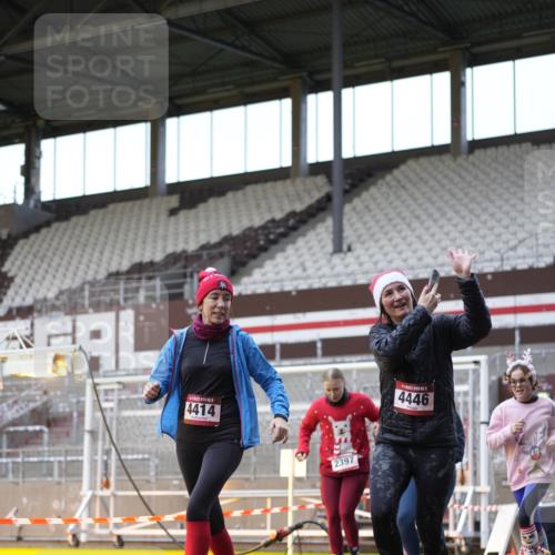 07.12.2025 - St. Pauli X-Mass-Run No. 15 Patografie http://msf.ph/oto/9384905 07.12.2025 10:28:43 Ziel 1095, 1566, 2046, 2051, 2397, 2913, 3209, 4265, 4291, 4414, 4446, 4449, 4450, 4543, 4544 meine-sportfotos.de