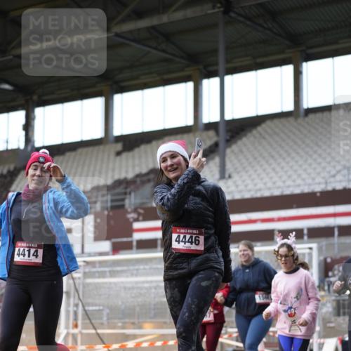07.12.2025 - St. Pauli X-Mass-Run No. 15 Patografie http://msf.ph/oto/9384908 07.12.2025 10:28:44 Ziel 1095, 1566, 2046, 2051, 2397, 4265, 4291, 4414, 4446, 4449, 4450, 4543, 4544 meine-sportfotos.de