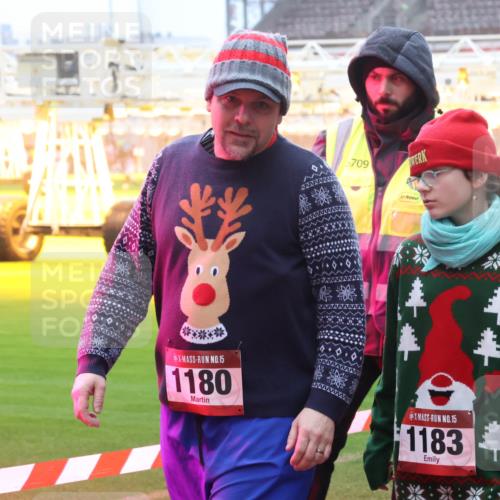 07.12.2025 - St. Pauli X-Mass-Run No. 15 Luisa Fischer http://msf.ph/oto/9384909 07.12.2025 10:16:24 Ziel 15, 1180, 709, 15, 1183, 394, 2545, 2546, 2641, 2645, 2652, 2658, 2659, 2745, 3053, 4455 meine-sportfotos.de