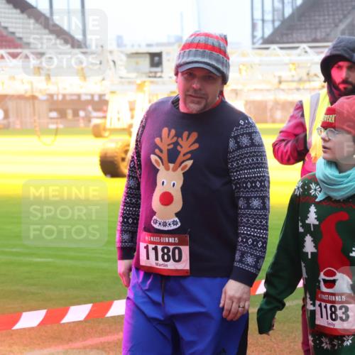 07.12.2025 - St. Pauli X-Mass-Run No. 15 Luisa Fischer http://msf.ph/oto/9384911 07.12.2025 10:16:25 Ziel 15, 1180, 15, 1183, 394, 1328, 2545, 2546, 2641, 2645, 2652, 2658, 2659, 2743, 2745, 3053, 4455 meine-sportfotos.de
