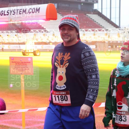 07.12.2025 - St. Pauli X-Mass-Run No. 15 Luisa Fischer http://msf.ph/oto/9384912 07.12.2025 10:16:26 Ziel 15, 1180, 15, 1183, 394, 1328, 2545, 2546, 2641, 2645, 2652, 2658, 2659, 2743, 2745, 3053, 4455 meine-sportfotos.de