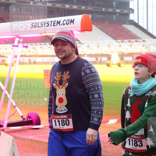07.12.2025 - St. Pauli X-Mass-Run No. 15 Luisa Fischer http://msf.ph/oto/9384913 07.12.2025 10:16:26 Ziel 13, 2, 15, 1180, 15, 1183, 394, 1328, 2545, 2546, 2641, 2645, 2652, 2658, 2659, 2743, 2745, 3053, 4455 meine-sportfotos.de