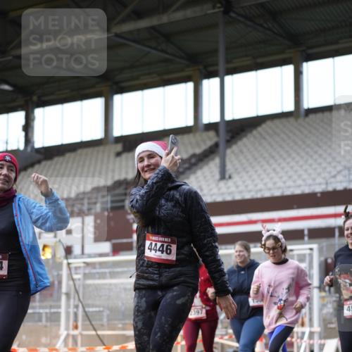 07.12.2025 - St. Pauli X-Mass-Run No. 15 Patografie http://msf.ph/oto/9384914 07.12.2025 10:28:44 Ziel 1095, 1566, 2046, 2051, 2397, 4265, 4291, 4414, 4446, 4449, 4450, 4543, 4544 meine-sportfotos.de