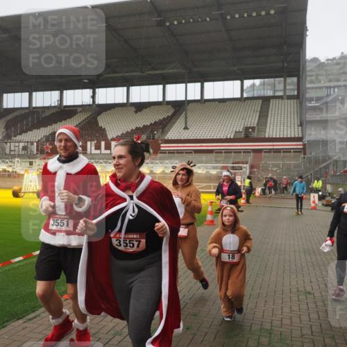 07.12.2025 - St. Pauli X-Mass-Run No. 15 Fabian Wolf http://msf.ph/oto/9384915 07.12.2025 10:12:48 Ziel 9, 18, 938, 3040, 3428, 3514, 3551, 3557, 3585, 3799, 3834, 3836 meine-sportfotos.de