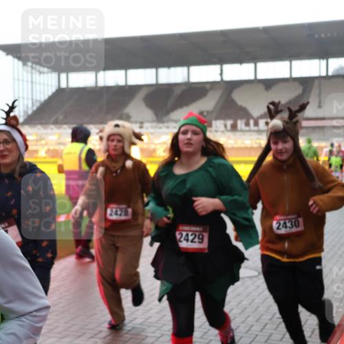 07.12.2025 - St. Pauli X-Mass-Run No. 15 Luisa Fischer http://msf.ph/oto/9384918 07.12.2025 11:31:50 Ziel 2428, 2430, 2429, 203, 329, 331, 1595, 1755, 2017, 2428, 2429, 2430, 2492, 2493, 2587, 2654, 3087, 3181, 3182, 3184, 3238, 3239, 3352, 3436, 3600, 4105 meine-sportfotos.de