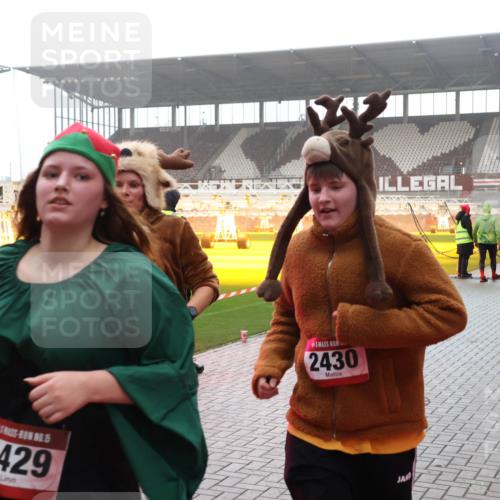 07.12.2025 - St. Pauli X-Mass-Run No. 15 Luisa Fischer http://msf.ph/oto/9384921 07.12.2025 11:31:50 Ziel 15, 87, 2429, 2430, 203, 329, 331, 1595, 1755, 2017, 2428, 2429, 2430, 2492, 2493, 2587, 2654, 3087, 3181, 3182, 3184, 3238, 3239, 3352, 3436, 3600, 4105 meine-sportfotos.de