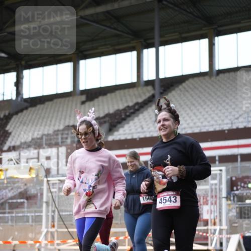 07.12.2025 - St. Pauli X-Mass-Run No. 15 Patografie http://msf.ph/oto/9384926 07.12.2025 10:28:45 Ziel 1095, 1308, 1330, 1566, 2046, 2051, 2397, 4265, 4291, 4414, 4446, 4449, 4450, 4543, 4544 meine-sportfotos.de