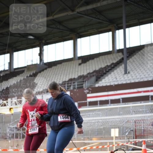 07.12.2025 - St. Pauli X-Mass-Run No. 15 Patografie http://msf.ph/oto/9384940 07.12.2025 10:28:46 Ziel 1095, 1308, 1330, 1566, 2046, 2051, 2397, 4265, 4291, 4414, 4446, 4449, 4450, 4543, 4544 meine-sportfotos.de