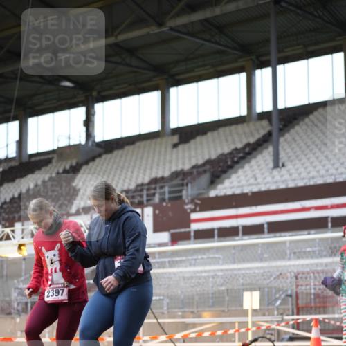 07.12.2025 - St. Pauli X-Mass-Run No. 15 Patografie http://msf.ph/oto/9384943 07.12.2025 10:28:46 Ziel 1095, 1308, 1330, 1566, 2046, 2051, 2397, 4265, 4291, 4414, 4446, 4449, 4450, 4543, 4544 meine-sportfotos.de