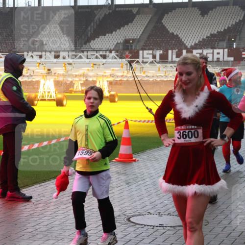 07.12.2025 - St. Pauli X-Mass-Run No. 15 Luisa Fischer http://msf.ph/oto/9384944 07.12.2025 11:32:07 Ziel 1595, 3600, 15, 2654, 331, 1755, 2017, 2048, 2050, 2120, 2428, 2429, 2430, 2492, 2493, 2497, 2523, 2527, 2587, 2654, 2656, 3087, 3181, 3182, 3184, 3238, 3239, 3352, 3436, 3600, 3678, 4105, 4633, 4640, 4642 meine-sportfotos.de