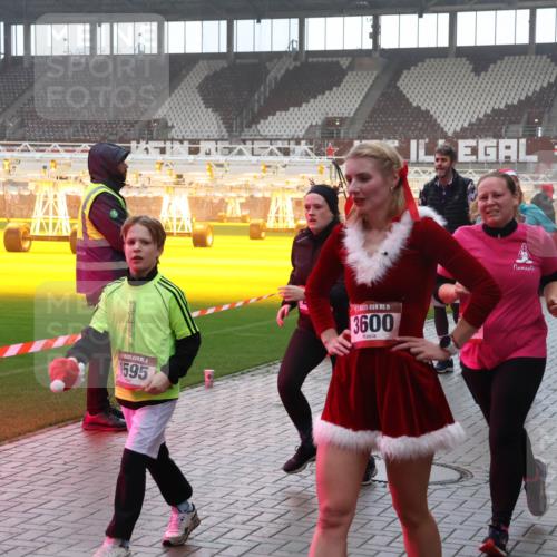 07.12.2025 - St. Pauli X-Mass-Run No. 15 Luisa Fischer http://msf.ph/oto/9384949 07.12.2025 11:32:08 Ziel 1595, 15, 3600, 3087, 331, 1755, 2017, 2048, 2050, 2120, 2428, 2429, 2430, 2492, 2493, 2497, 2523, 2527, 2587, 2654, 2656, 3087, 3181, 3182, 3184, 3352, 3600, 3678, 4633, 4640, 4642 meine-sportfotos.de