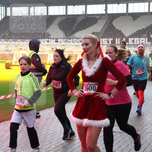 07.12.2025 - St. Pauli X-Mass-Run No. 15 Luisa Fischer http://msf.ph/oto/9384951 07.12.2025 11:32:08 Ziel 15, 1595, 2587, 15, 3600, 3678, 3087, 331, 1755, 2017, 2048, 2050, 2120, 2428, 2429, 2430, 2492, 2493, 2497, 2523, 2527, 2587, 2654, 2656, 3087, 3181, 3182, 3184, 3352, 3600, 3678, 4633, 4640, 4642 meine-sportfotos.de