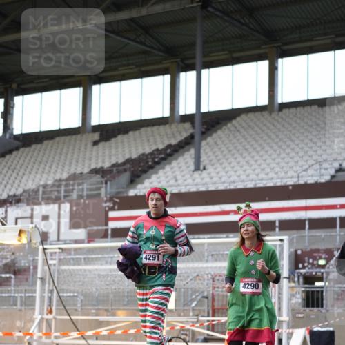 07.12.2025 - St. Pauli X-Mass-Run No. 15 Patografie http://msf.ph/oto/9384952 07.12.2025 10:28:48 Ziel 1095, 1308, 1330, 1566, 2046, 2051, 2397, 3669, 4265, 4291, 4414, 4446, 4449, 4450, 4543, 4544 meine-sportfotos.de