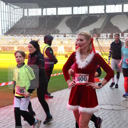 07.12.2025 - St. Pauli X-Mass-Run No. 15 Luisa Fischer http://msf.ph/oto/9384953 07.12.2025 11:32:08 Ziel 1595, 1, 15, 3600, 3678, 3087, 331, 1755, 2017, 2048, 2050, 2120, 2428, 2429, 2430, 2492, 2493, 2497, 2523, 2527, 2587, 2654, 2656, 3087, 3181, 3182, 3184, 3352, 3600, 3678, 4633, 4640, 4642 meine-sportfotos.de