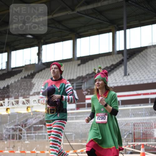 07.12.2025 - St. Pauli X-Mass-Run No. 15 Patografie http://msf.ph/oto/9384960 07.12.2025 10:28:48 Ziel 1095, 1308, 1330, 1566, 2046, 2051, 2397, 3669, 4265, 4291, 4414, 4446, 4449, 4450, 4543, 4544 meine-sportfotos.de