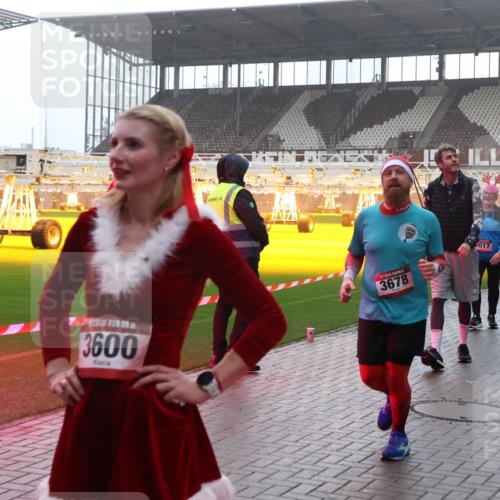 07.12.2025 - St. Pauli X-Mass-Run No. 15 Luisa Fischer http://msf.ph/oto/9384961 07.12.2025 11:32:10 Ziel 595, 3600, 3678, 2017, 3087, 331, 2017, 2048, 2050, 2120, 2428, 2429, 2430, 2497, 2523, 2527, 2587, 2654, 2656, 3087, 3352, 3600, 3678, 4633, 4640, 4642 meine-sportfotos.de