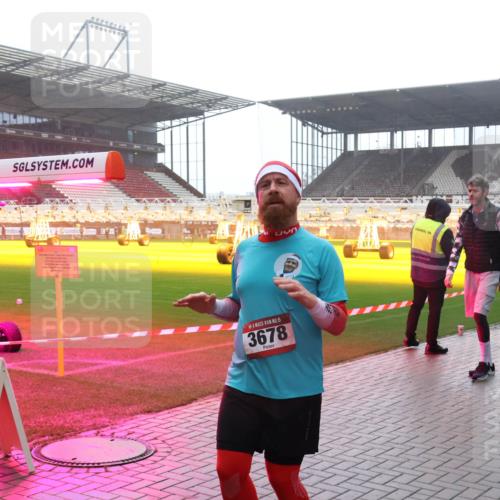 07.12.2025 - St. Pauli X-Mass-Run No. 15 Luisa Fischer http://msf.ph/oto/9384968 07.12.2025 11:32:11 Ziel 3, 15, 3678, 2017, 331, 2017, 2048, 2050, 2120, 2497, 2523, 2527, 2587, 2654, 2656, 3087, 3343, 3600, 3678, 4633, 4640, 4642 meine-sportfotos.de