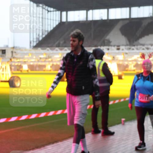 07.12.2025 - St. Pauli X-Mass-Run No. 15 Luisa Fischer http://msf.ph/oto/9384974 07.12.2025 11:32:13 Ziel 2017, 331, 2017, 2048, 2050, 2120, 2497, 2523, 2527, 2587, 2654, 2656, 3087, 3343, 3600, 3678, 4633, 4640, 4642 meine-sportfotos.de