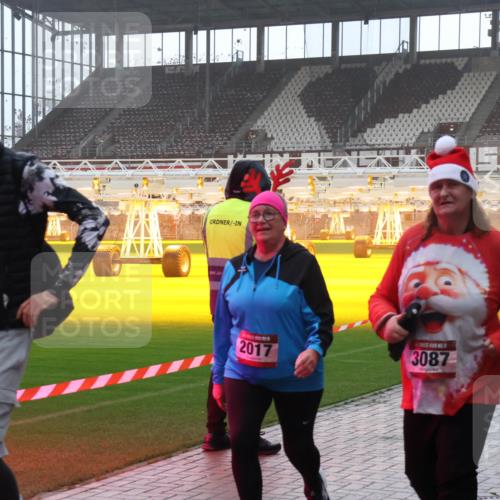 07.12.2025 - St. Pauli X-Mass-Run No. 15 Luisa Fischer http://msf.ph/oto/9384980 07.12.2025 11:32:14 Ziel 2017, 3087, 331, 2017, 2048, 2050, 2120, 2497, 2523, 2527, 2587, 2654, 2656, 3087, 3343, 3600, 3678, 4633, 4640, 4642 meine-sportfotos.de