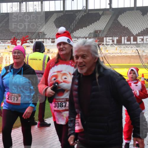 07.12.2025 - St. Pauli X-Mass-Run No. 15 Luisa Fischer http://msf.ph/oto/9384984 07.12.2025 11:32:14 Ziel 2017, 3087, 331, 2017, 2048, 2050, 2120, 2497, 2523, 2527, 2587, 2654, 2656, 3087, 3343, 3600, 3678, 4633, 4640, 4642 meine-sportfotos.de