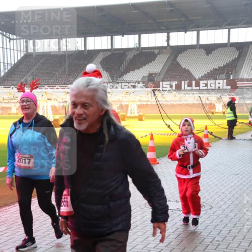 07.12.2025 - St. Pauli X-Mass-Run No. 15 Luisa Fischer http://msf.ph/oto/9384987 07.12.2025 11:32:15 Ziel 2017, 656, 331, 2017, 2048, 2050, 2120, 2497, 2523, 2527, 2587, 2654, 2656, 3087, 3343, 3600, 3678, 4633, 4640, 4642 meine-sportfotos.de