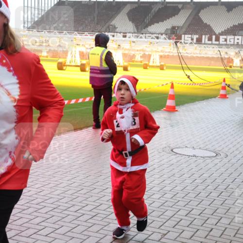 07.12.2025 - St. Pauli X-Mass-Run No. 15 Luisa Fischer http://msf.ph/oto/9384988 07.12.2025 11:32:16 Ziel 15, 3087, 3, 2120, 331, 2017, 2048, 2050, 2120, 2497, 2523, 2527, 2587, 2654, 2656, 3087, 3343, 3600, 3678, 4633, 4640, 4642 meine-sportfotos.de