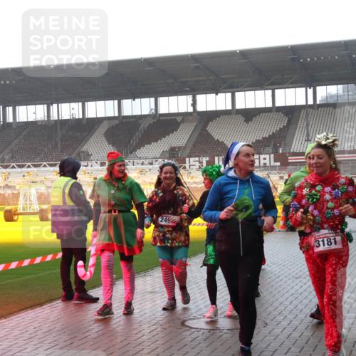 07.12.2025 - St. Pauli X-Mass-Run No. 15 Luisa Fischer http://msf.ph/oto/9384993 07.12.2025 11:32:24 Ziel 249, 3181, 3182, 1081, 2043, 2044, 2048, 2050, 2120, 2497, 2523, 2527, 2587, 2654, 2656, 3087, 3173, 3177, 3343, 3600, 3678, 4633, 4640, 4642 meine-sportfotos.de