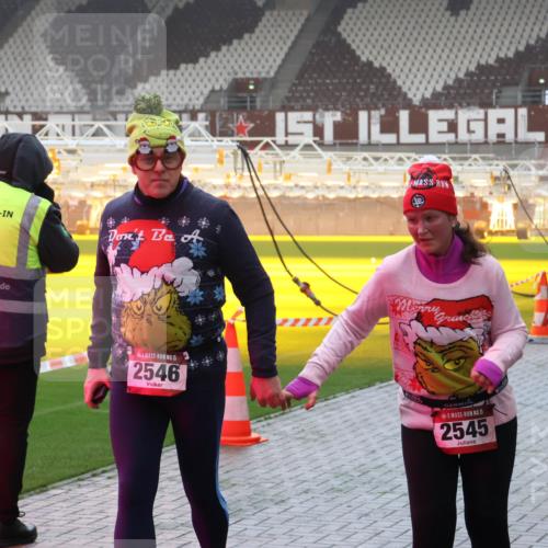 07.12.2025 - St. Pauli X-Mass-Run No. 15 Luisa Fischer http://msf.ph/oto/9384994 07.12.2025 10:16:40 Ziel 15, 2546, 15, 2545, 394, 1328, 2545, 2546, 2743, 4362, 4510 meine-sportfotos.de