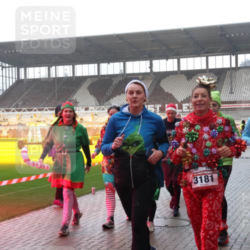 07.12.2025 - St. Pauli X-Mass-Run No. 15 Luisa Fischer http://msf.ph/oto/9384997 07.12.2025 11:32:25 Ziel 5, 3181, 3182, 1081, 2043, 2044, 2048, 2050, 2120, 2497, 2523, 2527, 2587, 2654, 2656, 3087, 3173, 3177, 3343, 3678, 4633, 4640, 4642 meine-sportfotos.de