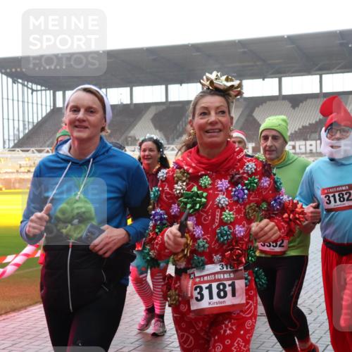 07.12.2025 - St. Pauli X-Mass-Run No. 15 Luisa Fischer http://msf.ph/oto/9384999 07.12.2025 11:32:26 Ziel 3181, 15, 3181, 3552, 15, 3182, 1081, 2043, 2044, 2048, 2050, 2120, 2497, 2523, 2527, 2587, 2654, 2656, 3087, 3173, 3177, 3343, 3678, 4633, 4640, 4642 meine-sportfotos.de