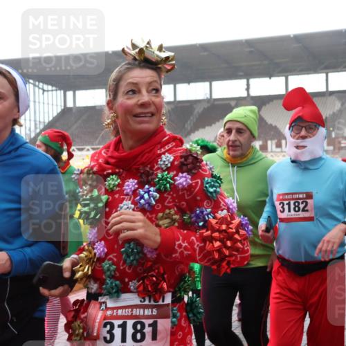 07.12.2025 - St. Pauli X-Mass-Run No. 15 Luisa Fischer http://msf.ph/oto/9385001 07.12.2025 11:32:26 Ziel 3101, 15, 3181, 15, 3182, 1081, 2043, 2044, 2048, 2050, 2120, 2497, 2523, 2527, 2587, 2654, 2656, 3087, 3173, 3177, 3343, 3678, 4633, 4640, 4642 meine-sportfotos.de