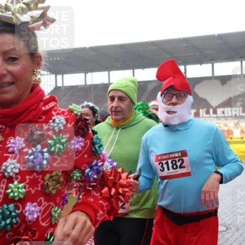 07.12.2025 - St. Pauli X-Mass-Run No. 15 Luisa Fischer http://msf.ph/oto/9385002 07.12.2025 11:32:26 Ziel 15, 3182, 1081, 2043, 2044, 2048, 2050, 2120, 2497, 2523, 2527, 2587, 2654, 2656, 3087, 3173, 3177, 3343, 3678, 4633, 4640, 4642 meine-sportfotos.de