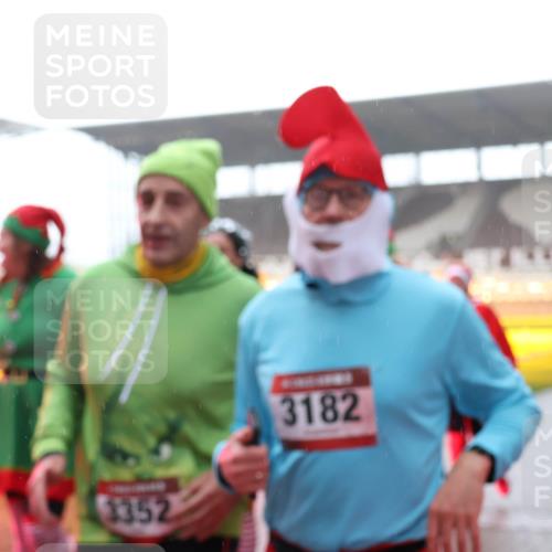 07.12.2025 - St. Pauli X-Mass-Run No. 15 Luisa Fischer http://msf.ph/oto/9385003 07.12.2025 11:32:27 Ziel 1352, 3182, 1081, 2043, 2044, 2048, 2050, 2120, 2497, 2523, 2527, 2587, 2654, 2656, 3087, 3173, 3177, 3343, 3678, 4633, 4640, 4642 meine-sportfotos.de