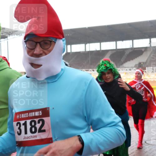07.12.2025 - St. Pauli X-Mass-Run No. 15 Luisa Fischer http://msf.ph/oto/9385007 07.12.2025 11:32:27 Ziel 5, 15, 3182, 550, 1081, 2043, 2044, 2048, 2050, 2120, 2497, 2523, 2527, 2587, 2654, 2656, 3087, 3173, 3177, 3343, 3678, 4633, 4640, 4642 meine-sportfotos.de