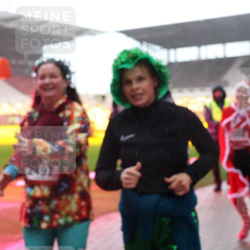07.12.2025 - St. Pauli X-Mass-Run No. 15 Luisa Fischer http://msf.ph/oto/9385011 07.12.2025 11:32:28 Ziel 162, 1081, 2043, 2044, 2048, 2050, 2120, 2497, 2523, 2527, 2587, 2595, 2654, 2656, 3087, 3173, 3177, 3343, 3678, 4633, 4640, 4642 meine-sportfotos.de